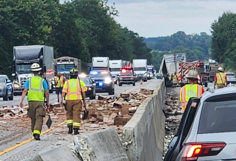 Un derrame de hot dog cierra una autopista y crea caos en Pensilvania