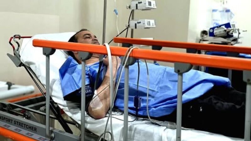 Le baja el azúcar a Alex Bueno y es ingresado de emergencia