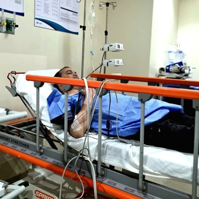 Le baja el azúcar a Alex Bueno y es ingresado de emergencia