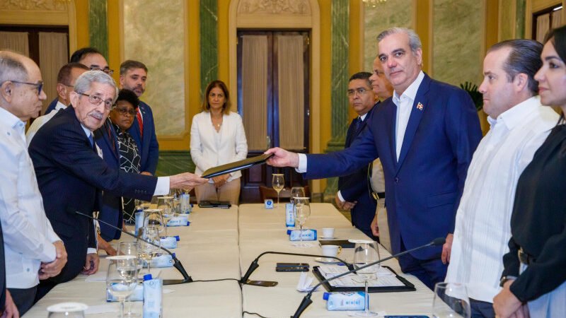 Regularización a mano de obra extranjera están en el informe final del diálogo