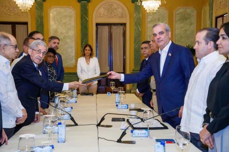Regularización a mano de obra extranjera están en el informe final del diálogo