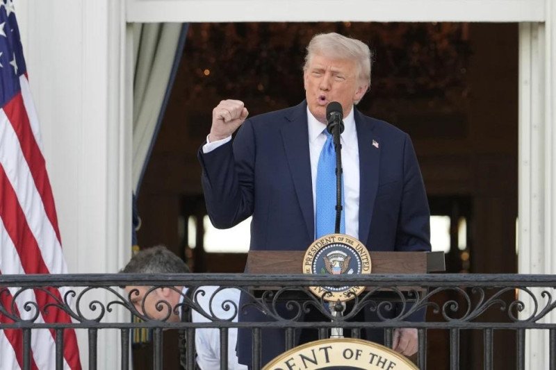 Trump dice que EEUU atacó a un barco cargado con drogas proveniente de Venezuela
