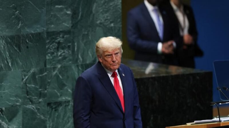 Trump ordena submarinos nucleares frente a Rusia porque «nos amenazó un poco»