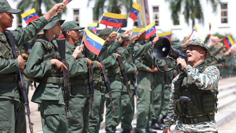 Maduro invita al diálogo a Trump, pese al despliegue de buques estadounidenses