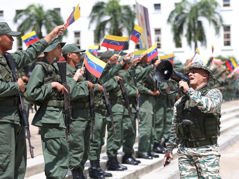 Maduro invita al diálogo a Trump, pese al despliegue de buques estadounidenses