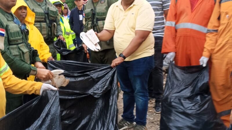 Medio Ambiente lidera jornada de limpieza en Boca Chica: un grito colectivo por playas libres de plásticos