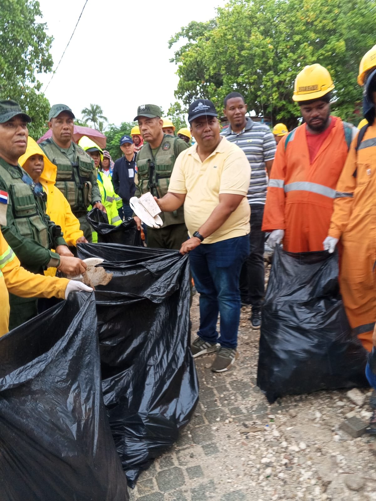 Medio Ambiente lidera jornada de limpieza en Boca Chica: un grito colectivo por playas libres de plásticos