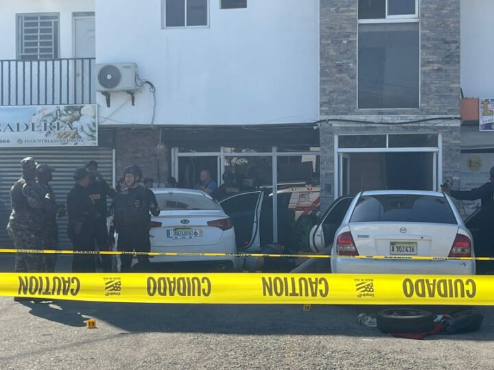 Policías involucrados en muerte de cinco hombres en Santiago son suspendidos