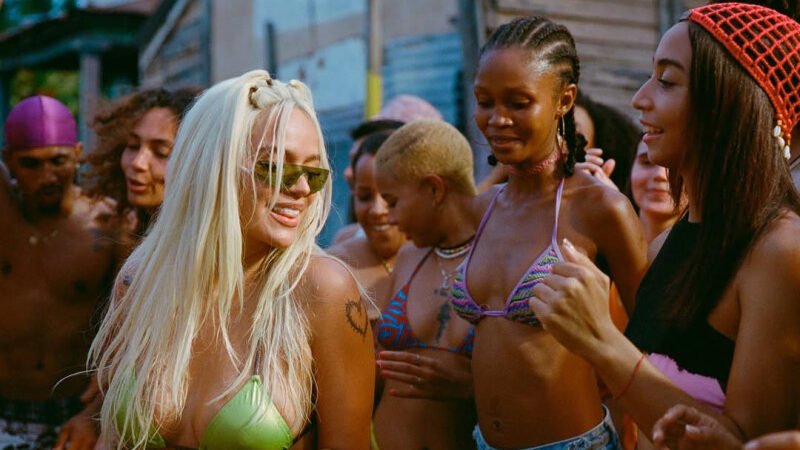 «Si antes te hubiera conocido», el merengue de Karol G, alcanza mil millones de vistas en YouTube