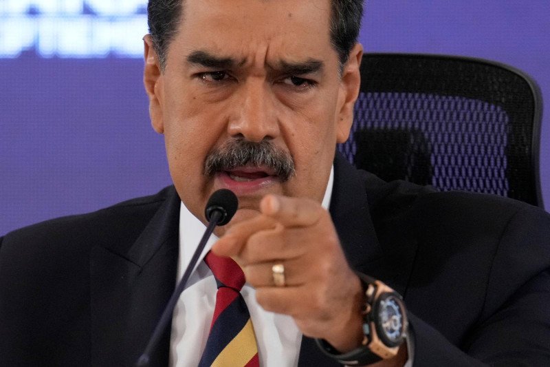 Maduro prepara campesinos para «tomar las armas» si EEUU ataca Venezuela
