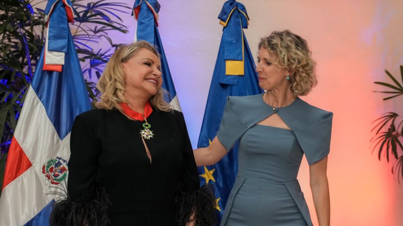 Francia honra a Rosa Hernández de Grullón con la Legión de Honor: Diplomacia dominicana en su máxima expresión