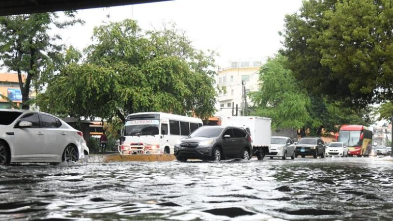 Reportan una persona fallecida y 5,620 desplazadas por las lluvias