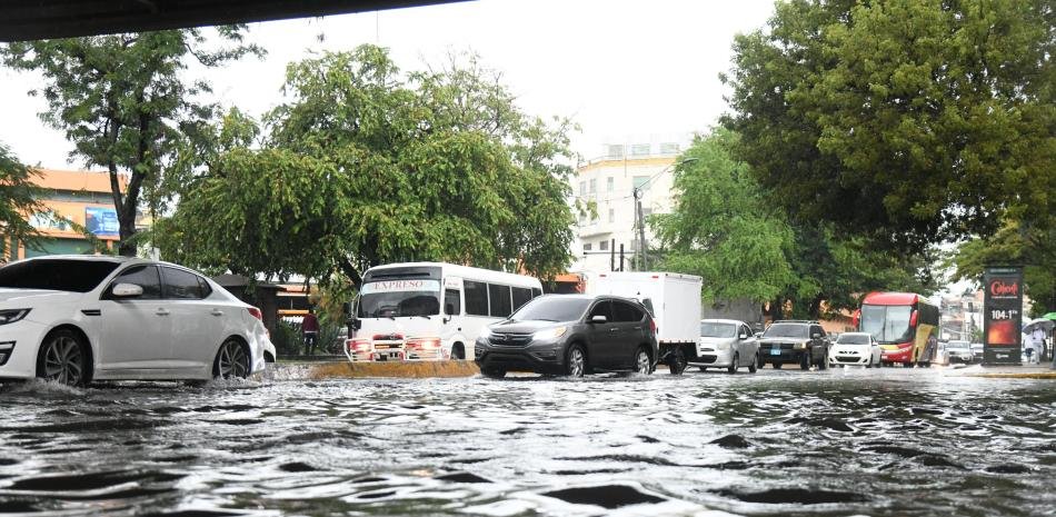 Reportan una persona fallecida y 5,620 desplazadas por las lluvias