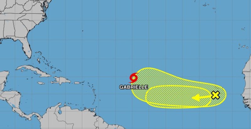 Gabrielle continúa por el océano Atlántico