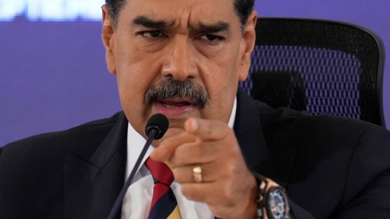 Maduro promete una «república de armas»