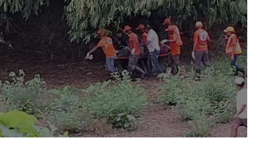 Muere conductor al caer camión con el puente Don Juan en Monte Plata