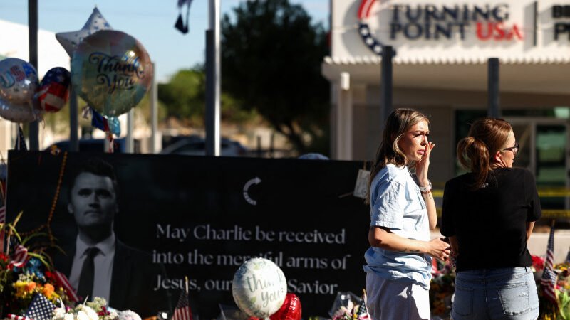 Se entrega el acusado de asesinar a Charlie Kirk
