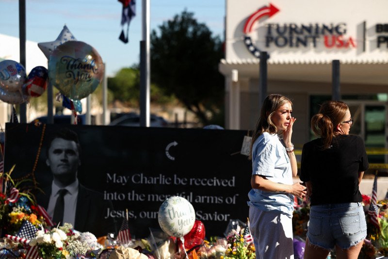 Se entrega el acusado de asesinar a Charlie Kirk