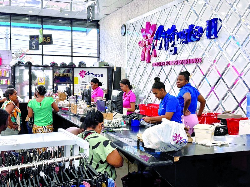Comercio chinos contratan personal dominicano en vez de haitiano