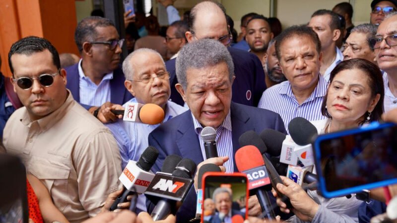 Leonel Fernández, el Gobierno está en «caída libre»