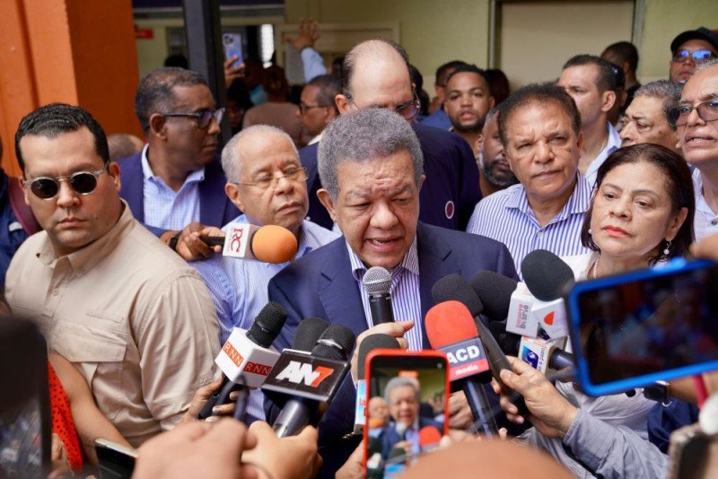 Leonel Fernández, el Gobierno está en «caída libre»