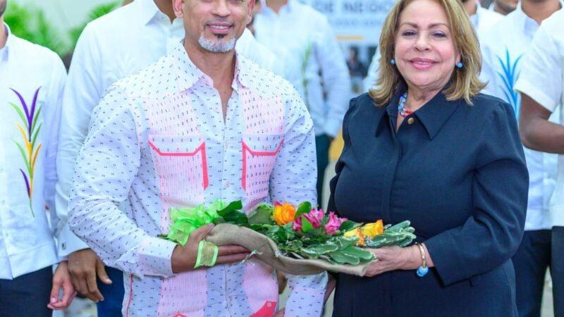 Noel Newman cosecha identidad y elegancia: presenta “Dulce Cosecha” en la BTC como homenaje a la caña y al hombre dominicano