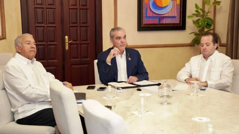 Presidente Abinader coordina respuesta nacional con 15 gobernadoras tras el paso del huracán Melissa