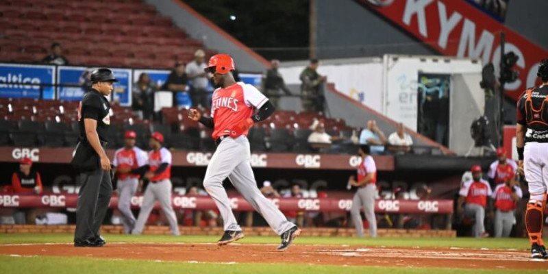 Leones dominaban 1-0 a Gigantes en partido suspendido por desperfecto eléctrico
