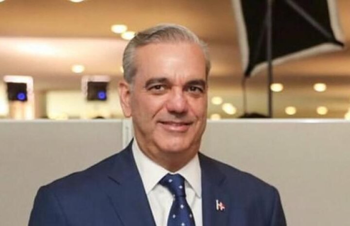 Abinader se reunirá a las 6:30 PM con el COE