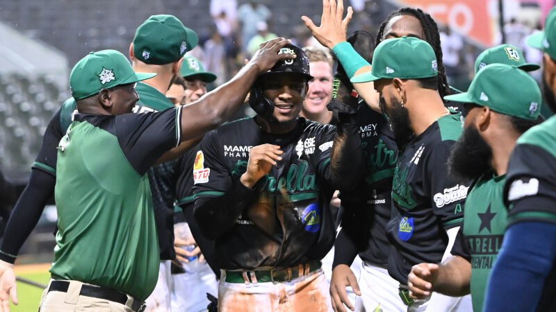 Estrellas dejan en el terreno a los Leones con un wild pitch