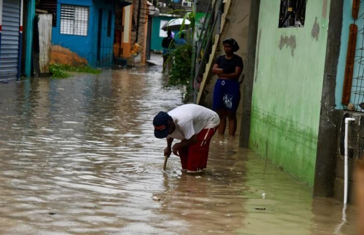 Un hombre es arrastrado  por cañada, 915 desplazados y 610 mil sin agua potable