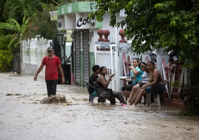 Indomet mantiene alerta por inundaciones en 12 provincias: aguaceros continúan este viernes