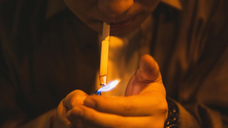 Dejar de fumar, aunque sea tarde, implica menos riesgo de demencia