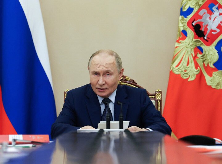 Vladímir Putin dirige ejercicios nucleares tras el aplazamiento de la cumbre con Trump