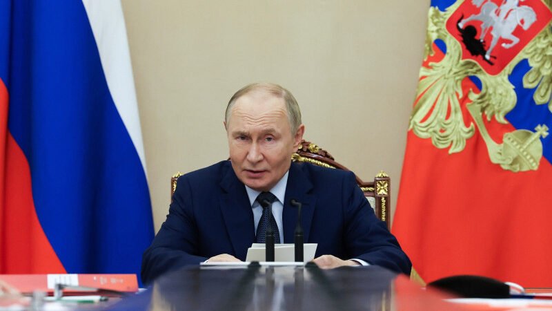 Vladímir Putin dirige ejercicios nucleares tras el aplazamiento de la cumbre con Trump