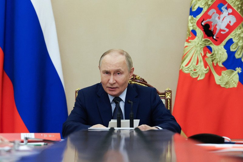 Vladímir Putin dirige ejercicios nucleares tras el aplazamiento de la cumbre con Trump