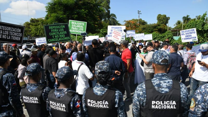 Protesta reprimida por la Policía  frente a Agricultura