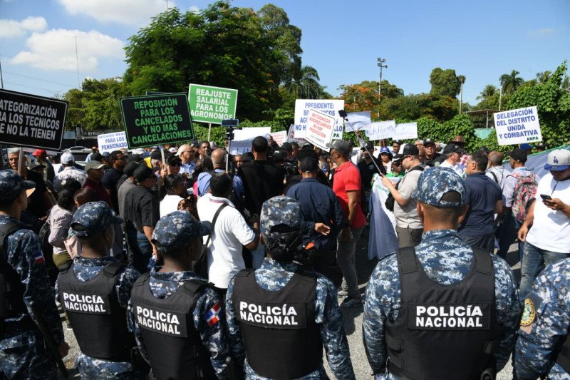 Protesta reprimida por la Policía  frente a Agricultura