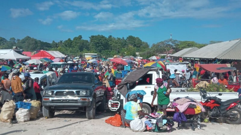 Activo mercado dominico-haitiano despues de Melissa
