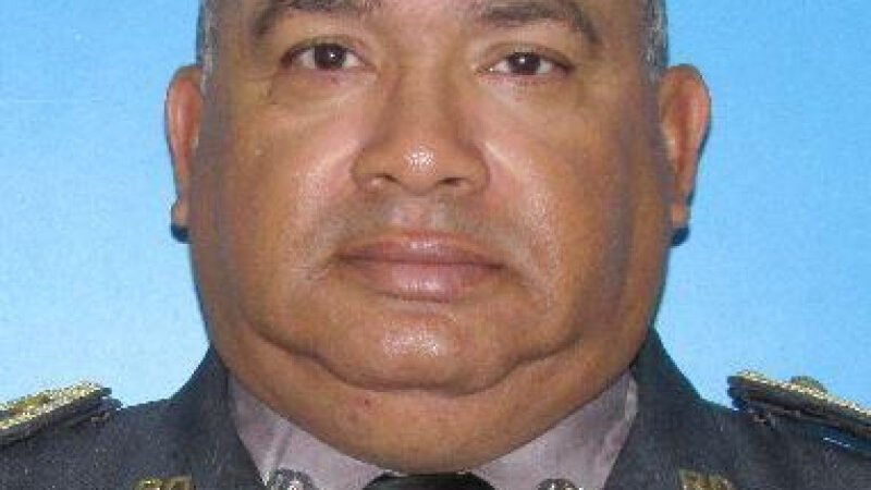 Mure coronel de la Policía tras resultar quemado en incendio