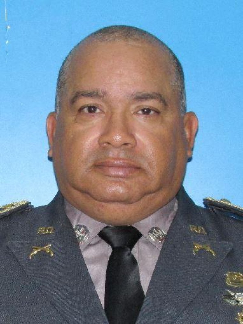 Mure coronel de la Policía tras resultar quemado en incendio