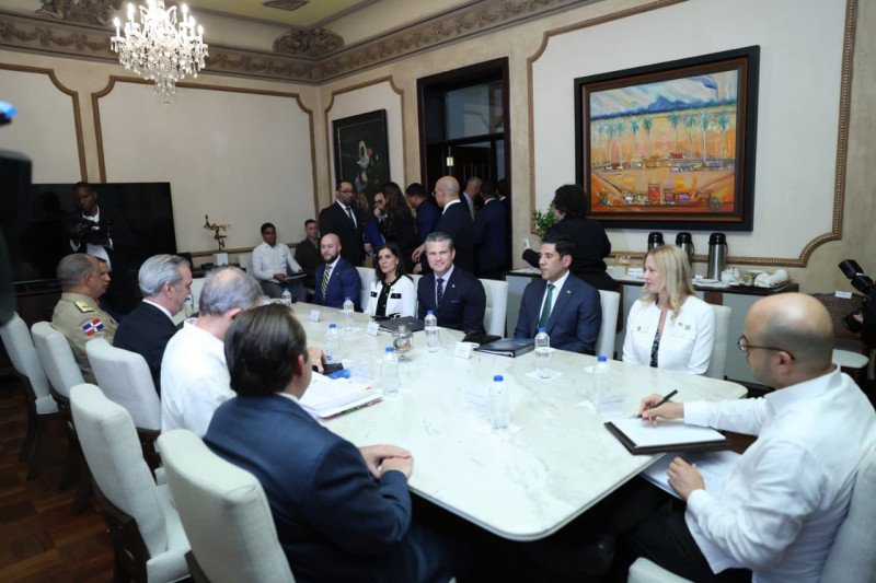 A puertas cerradas con el presidente Luis Abinader