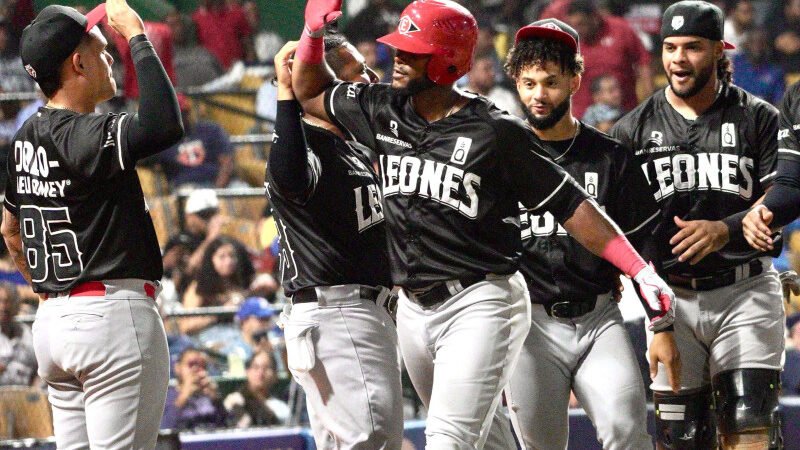 Leones blanquea otra vez al Licey