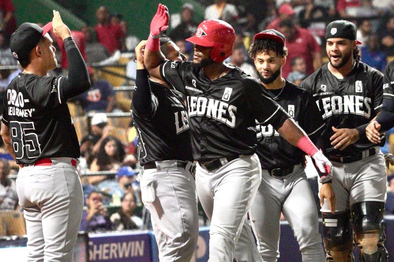 Leones blanquea otra vez al Licey