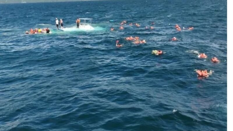 Naufraga de embarcación en la bahía de Samaná