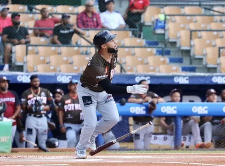 Gigantes derrotan a los Leones dos carreras por una