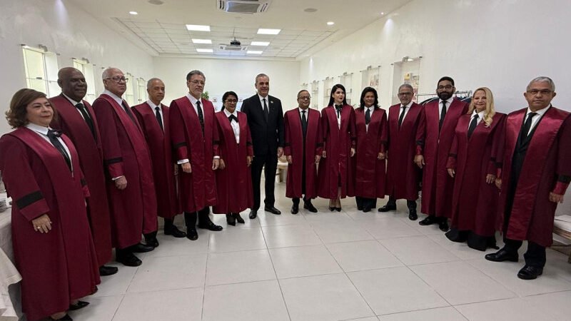 Se celebra el 181 años de la proclamación de la Constitución