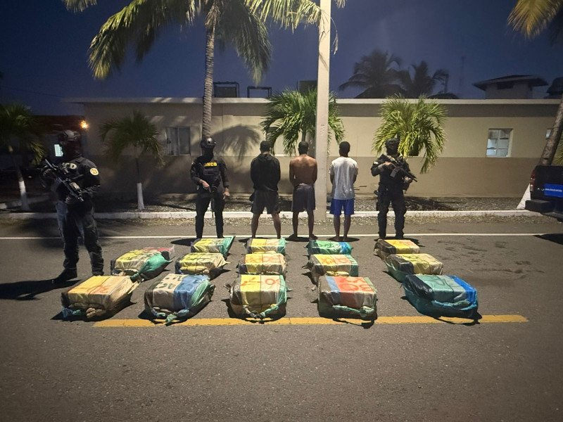 Confiscan 429 kilos de cocaína y detienen a tres dominicanos en Baní