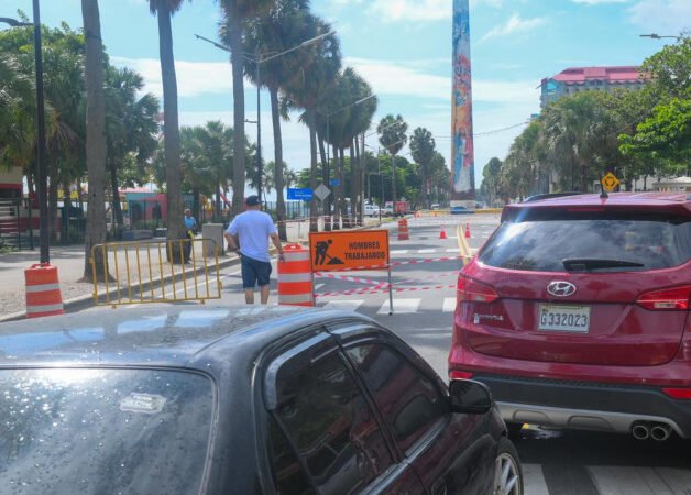 Malecón entaponado por reductores
