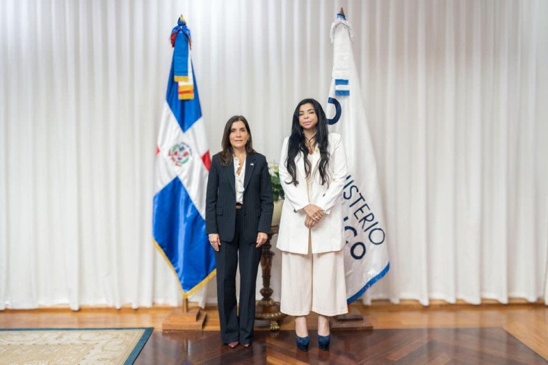 Yeni Berenice y embajadora de EEUU tratan sobre la lucha contra el narcotráfico y crimen organizado